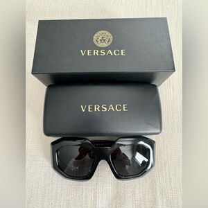Versace VE4424U sunglasses